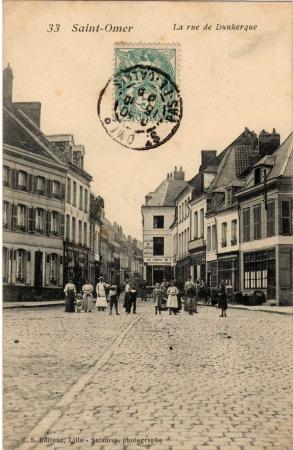 En bas la rue de Dunkerque s'élargissait et débouchait sur la place du Hautpont qui donnait sur la porte d'eau où trônait le mathurin.